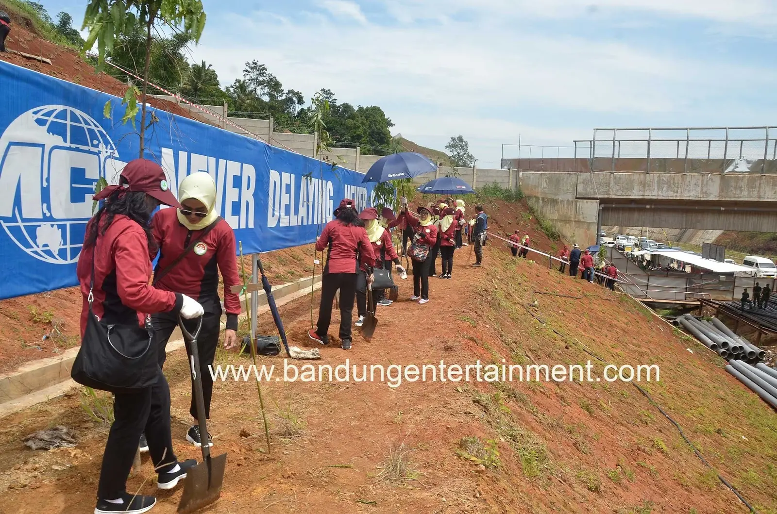 rombongan dharma wanita persatuan proyek tol cisumdawu