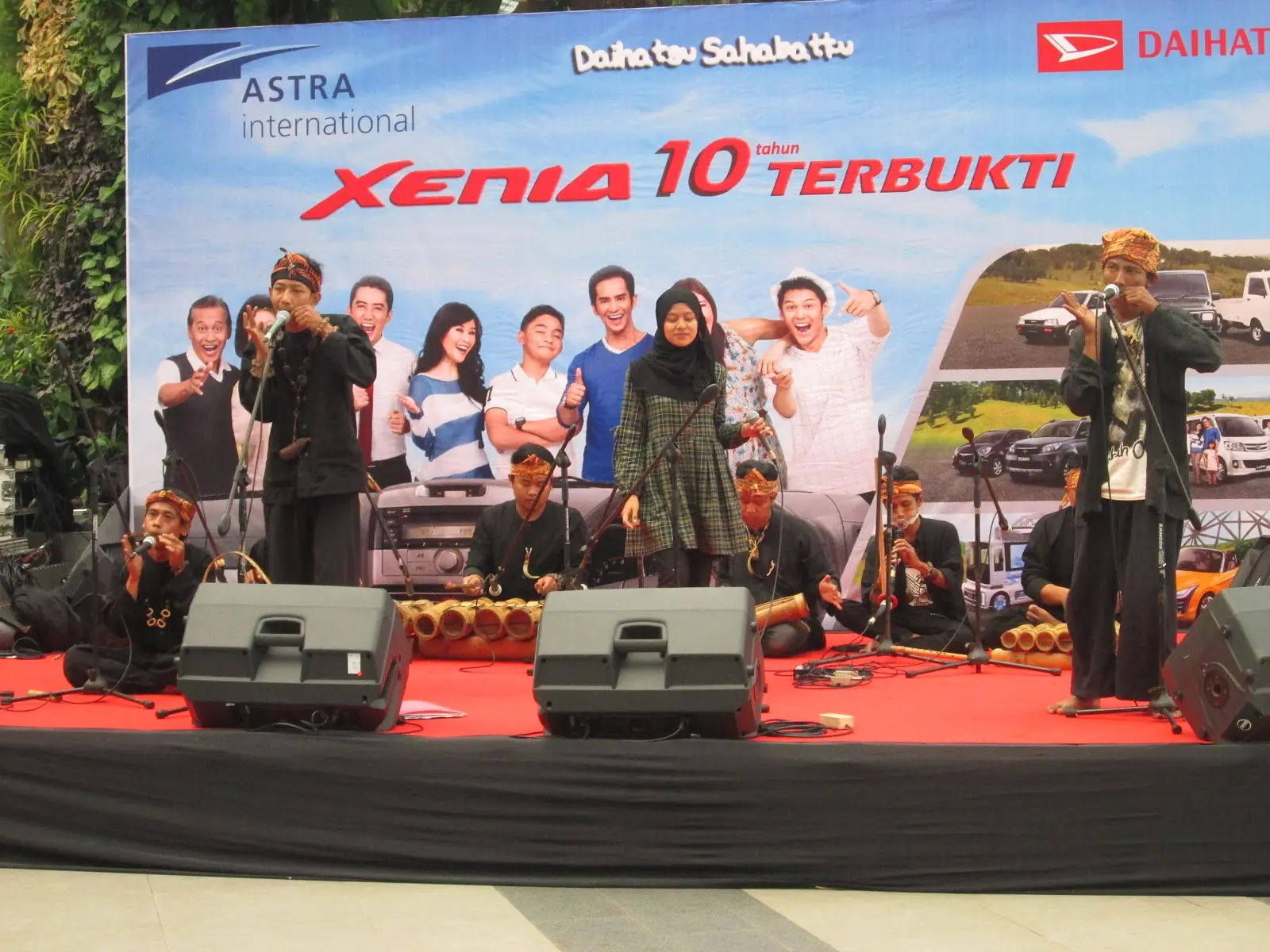 Suasana pengunjung Daihatsu Show di Bandung