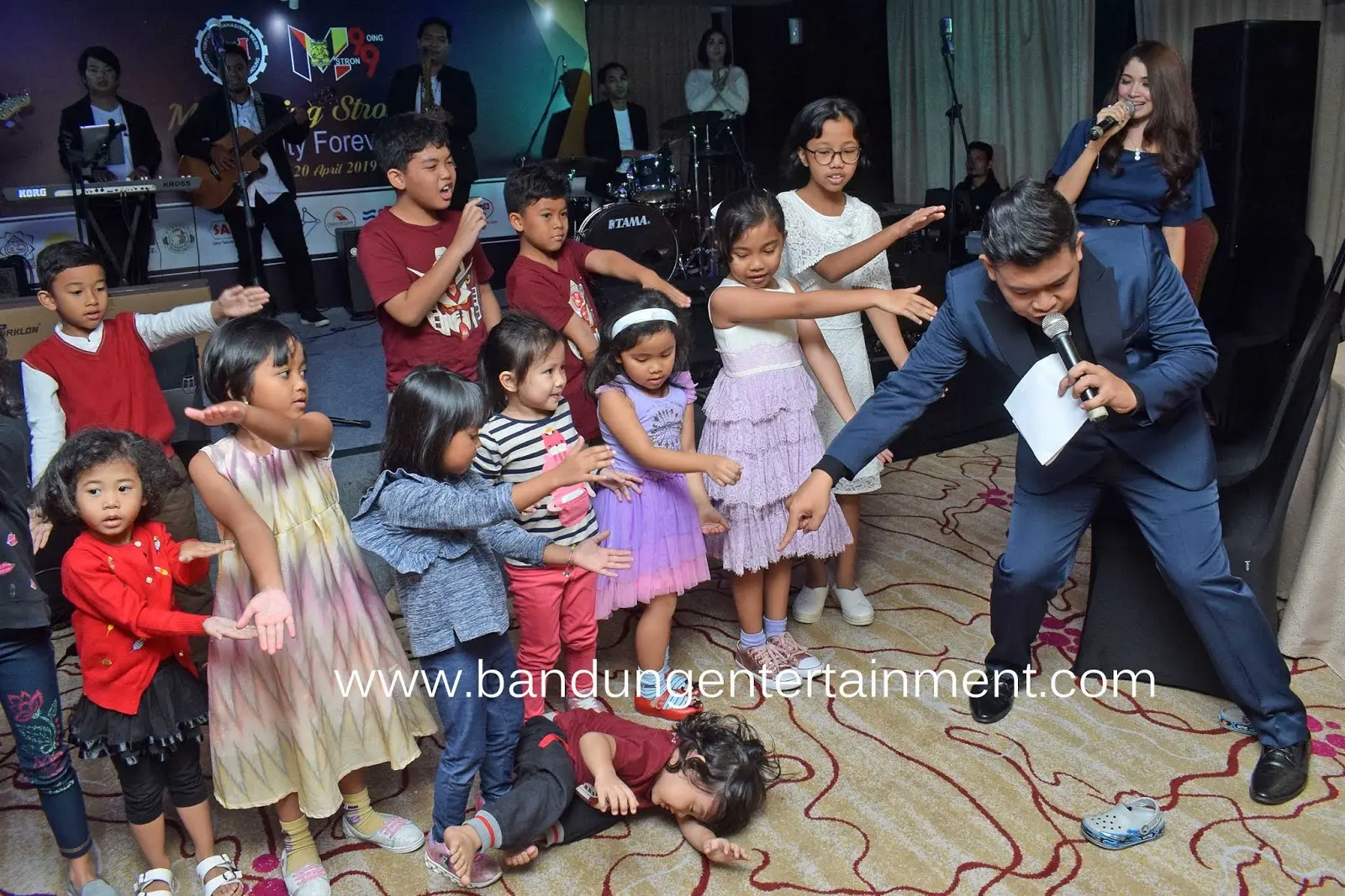 suasana malam gala dinner alumni itb