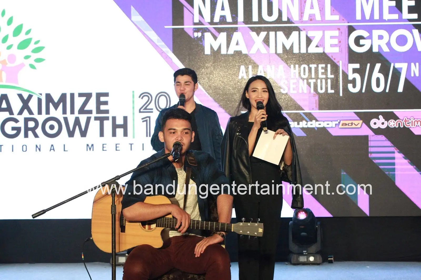 fashion show produk sandal ontime